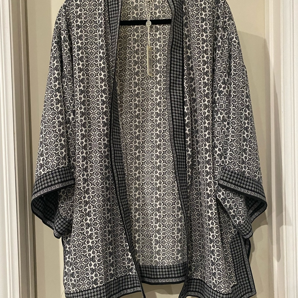 Max Studio Women's Open-Front Kimono Size 1X White Black Floral Slits